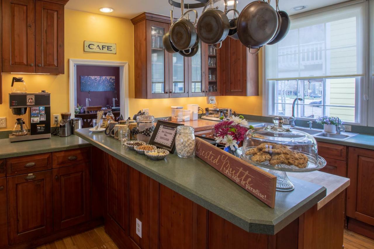Purple Mountain Bed & Breakfast & Spa 마운트크레스티드부트 외부 사진