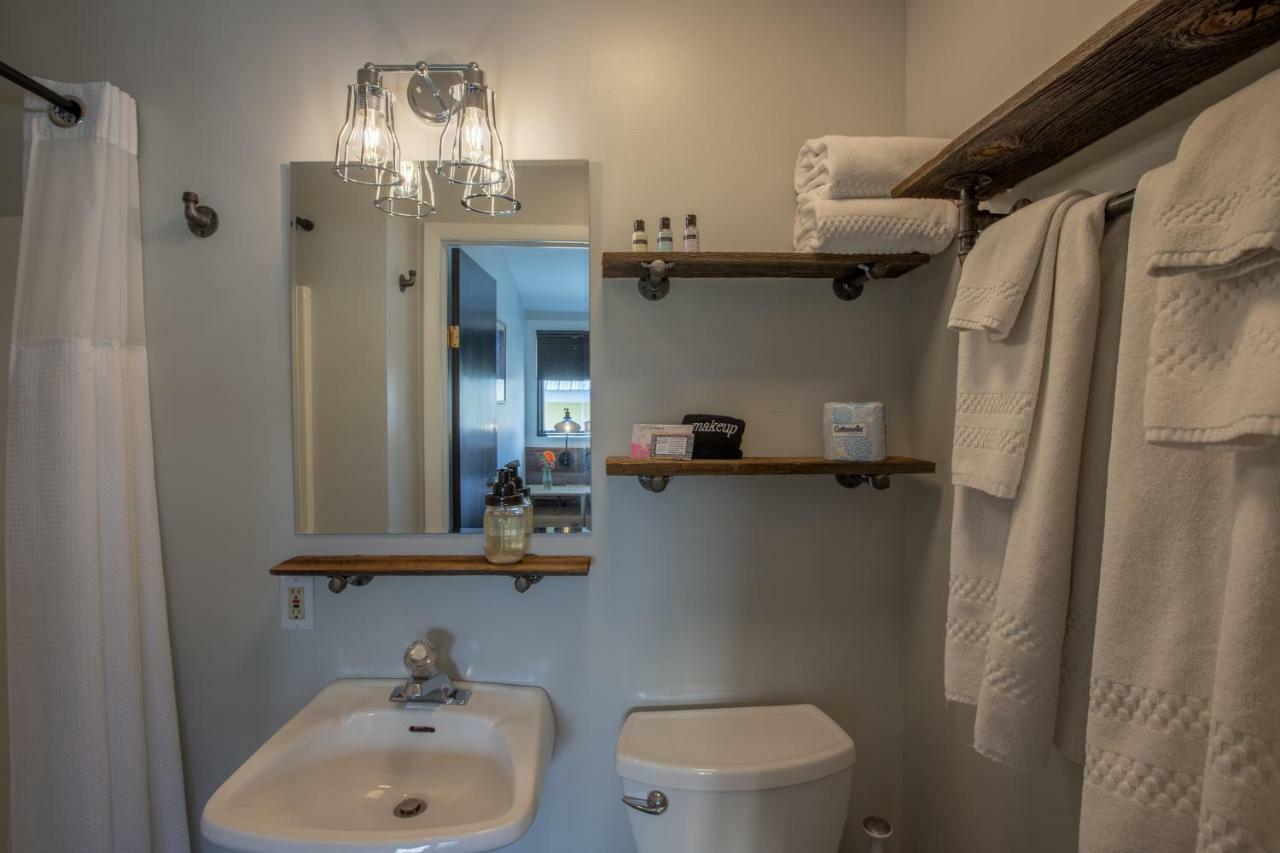 Purple Mountain Bed & Breakfast & Spa 마운트크레스티드부트 외부 사진